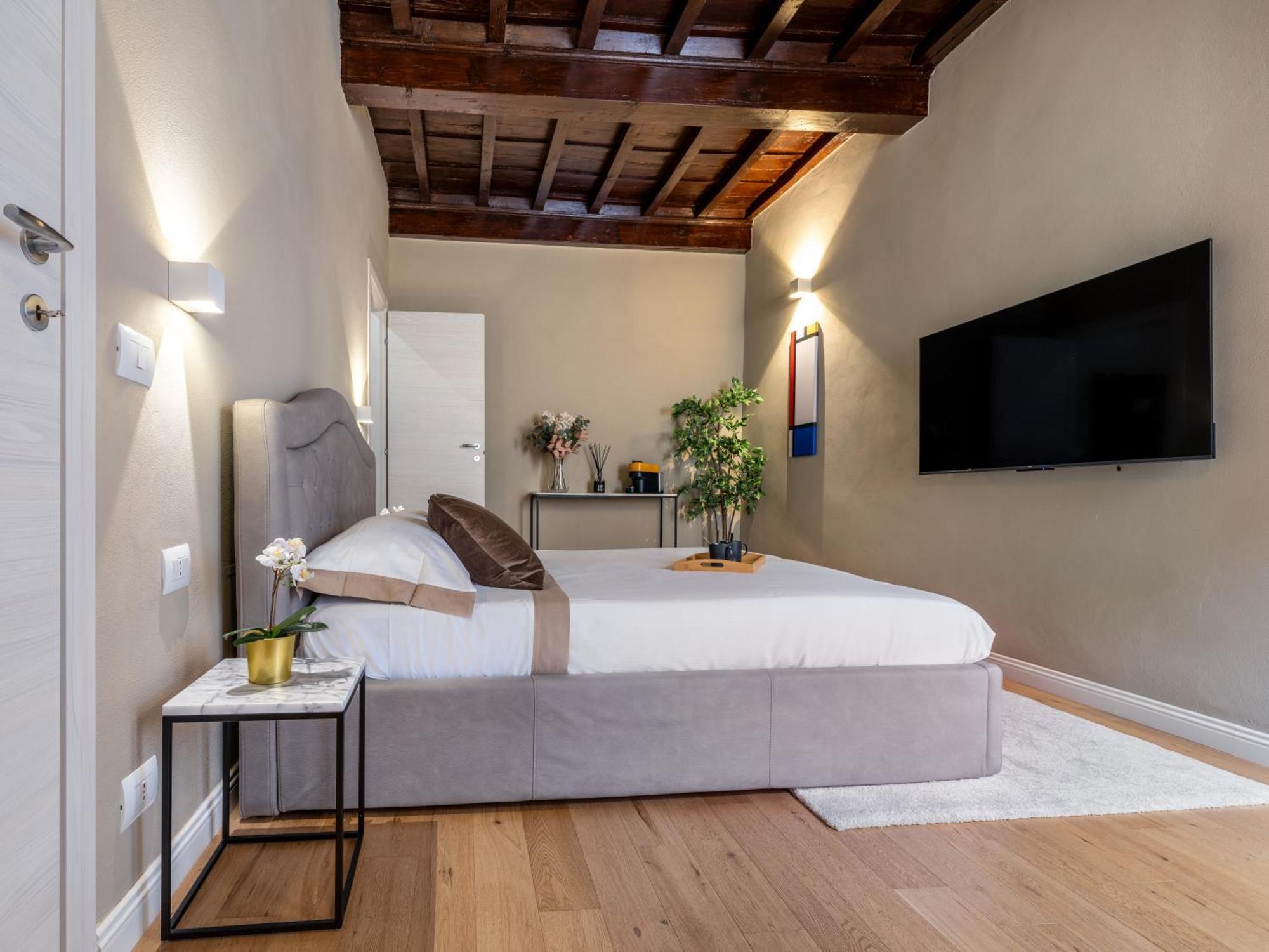 Santa Croce Luxury Suite - Dolcevita Holiday Florence Buitenkant foto